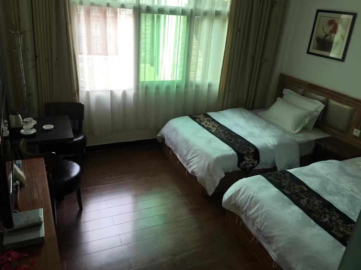 Fenghuang Little Bear Family Guest House Dış mekan fotoğraf
