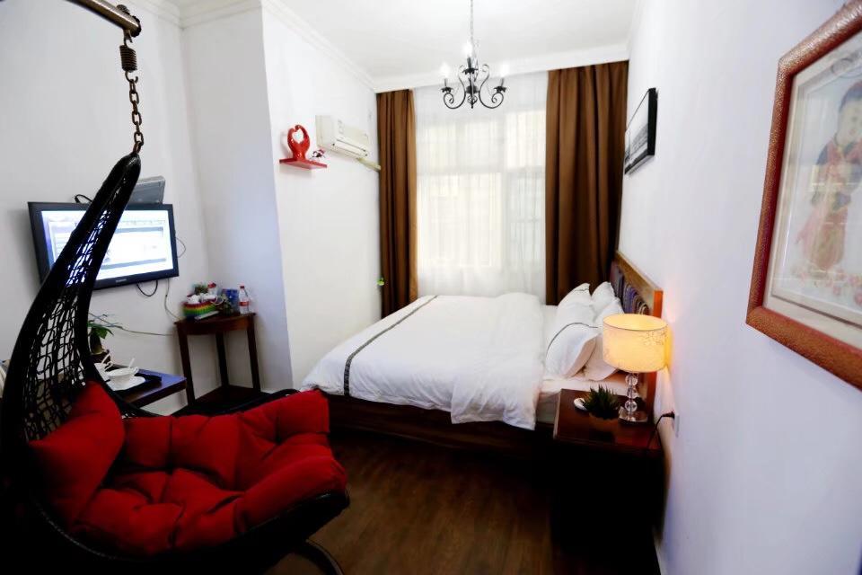 Fenghuang Little Bear Family Guest House Dış mekan fotoğraf