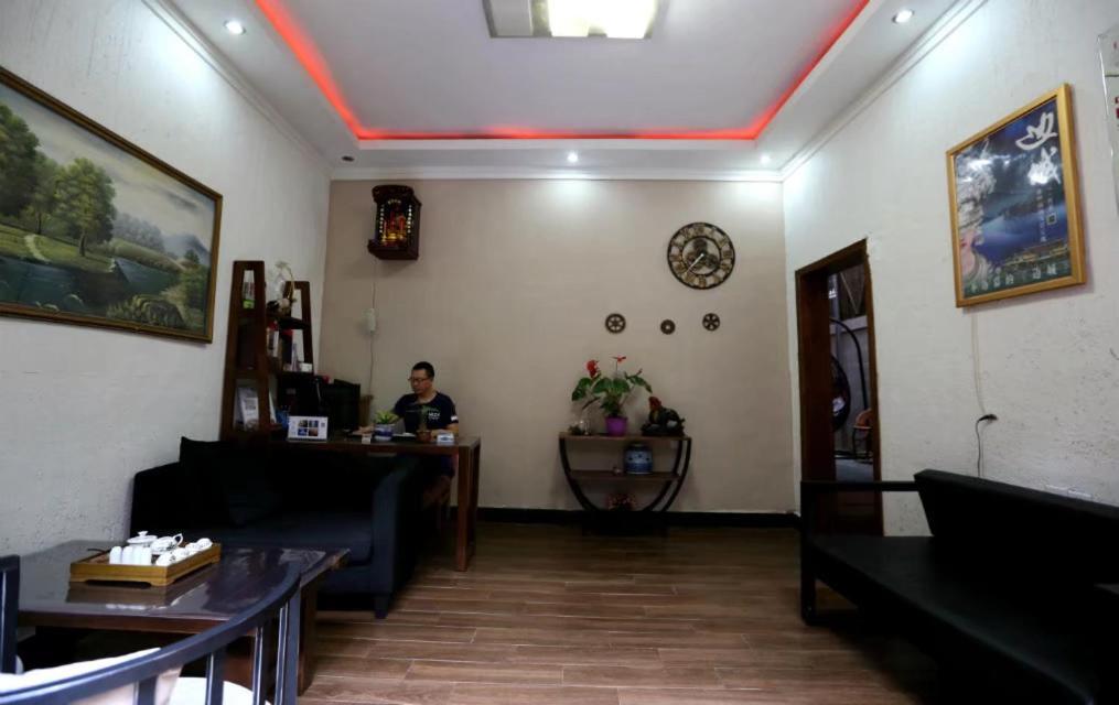 Fenghuang Little Bear Family Guest House Dış mekan fotoğraf