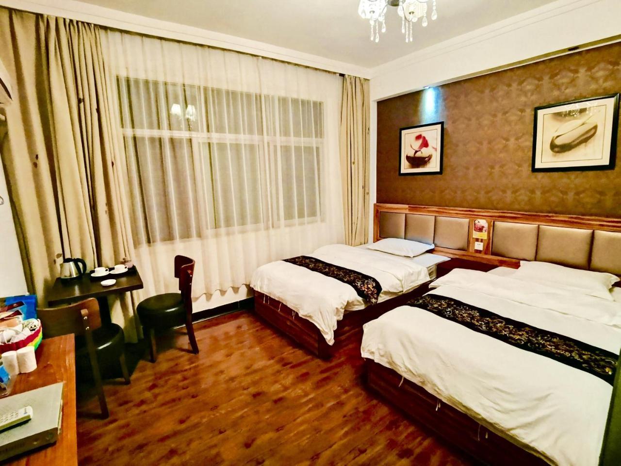 Fenghuang Little Bear Family Guest House Dış mekan fotoğraf