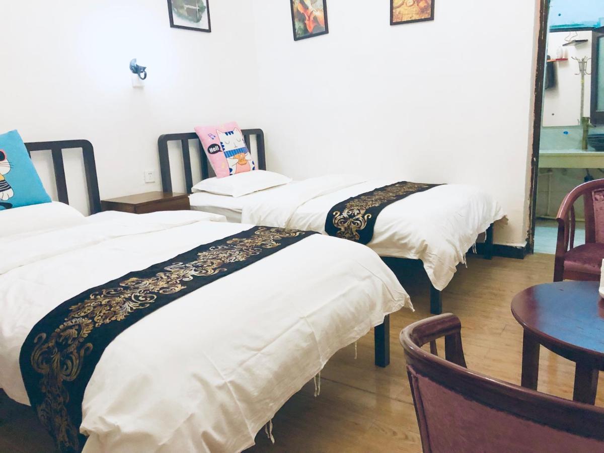 Fenghuang Little Bear Family Guest House Dış mekan fotoğraf